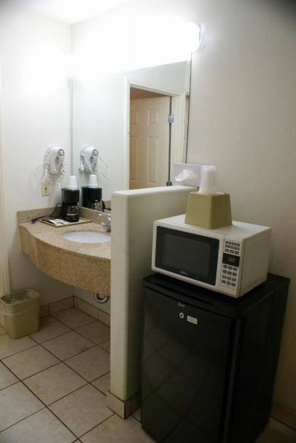 Colony Inn image 14