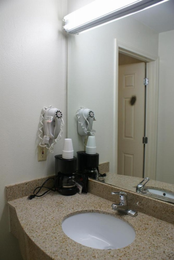 Colony Inn image 23