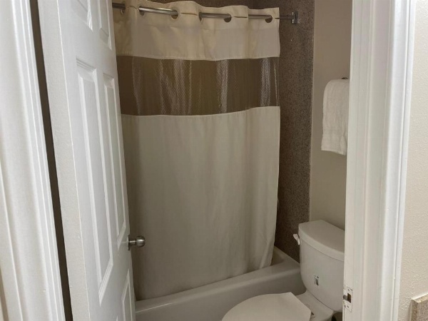 Colony Inn image 35